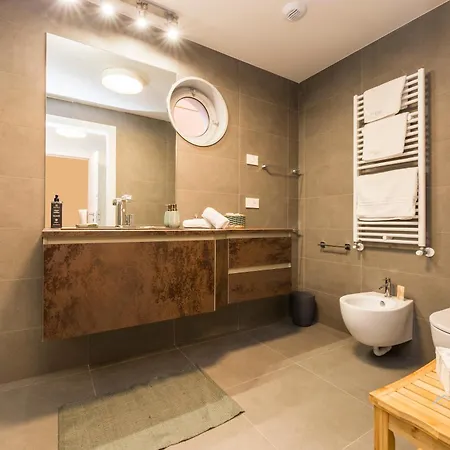 Apartment Waterfront Luxury, 1br, Free Parking, Ac, Netflix & Wifi By Tilo Lux Genua