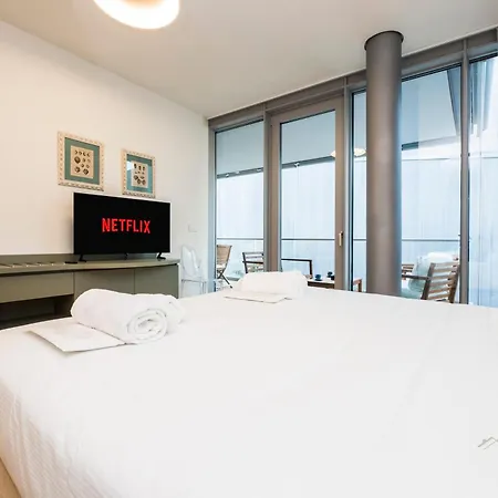 Waterfront Luxury, 1br, Free Parking, Ac, Netflix & Wifi By Tilo Lux Apartman *